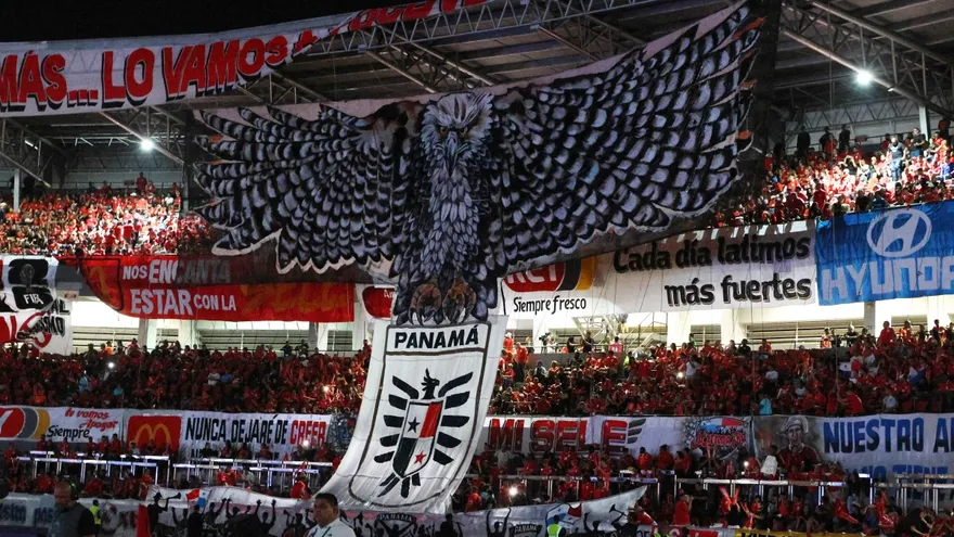 Afición panameña en el estadio Rommel Fernández Gutiérrez