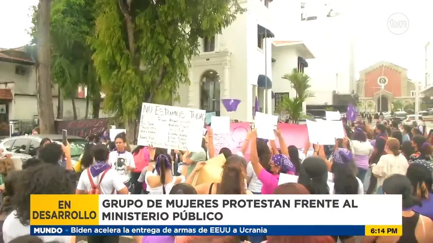 Realizan protesta en la Procuraduría por desaparición de mujeres