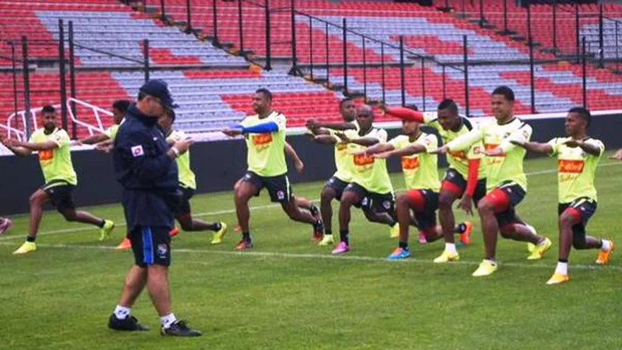 Los 11 de Panamá y México para el partido en Queretáro