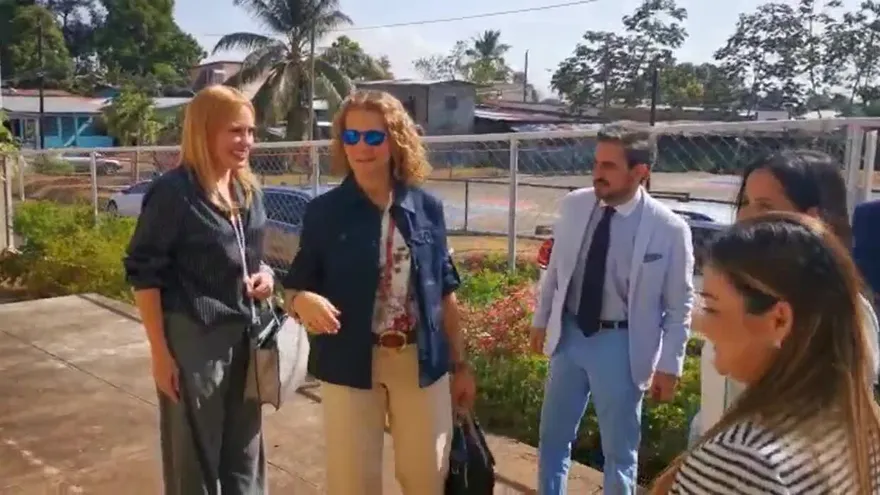 Infanta Elena visita el Centro Las Claras