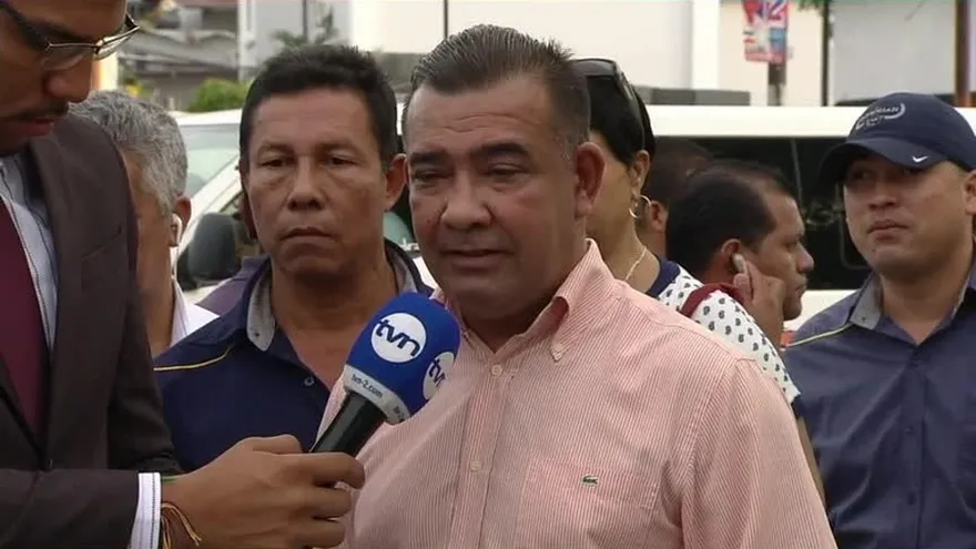 Continúa diferencias entre taxistas y Uber