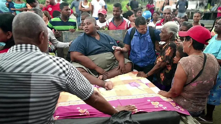 Un viaje para salvar la vida de un colombiano de 400 kilos