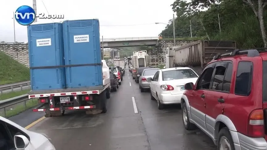 Ciudadanos de Panamá Oeste atrapados en tranque por horas