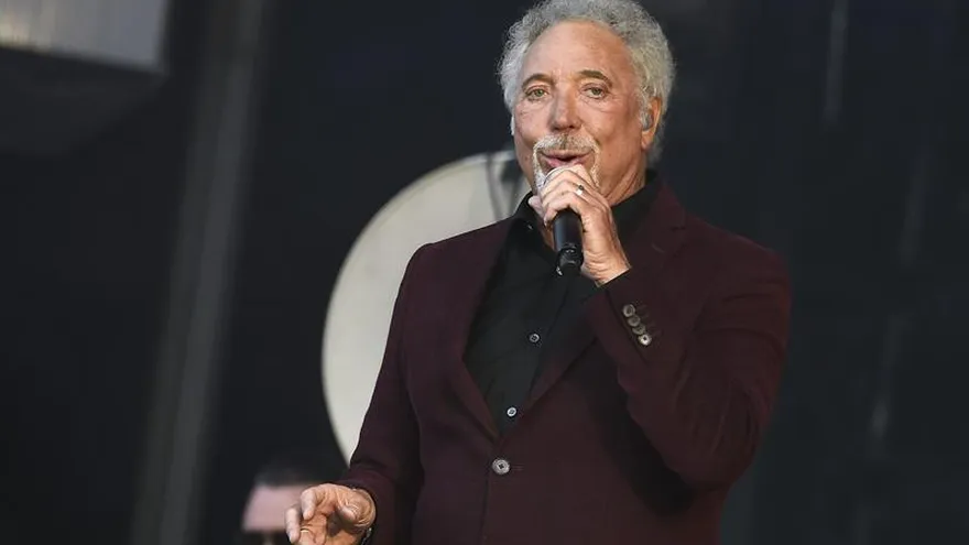 Tom Jones ha salido esta noche al escenario del Festival Starlite de Marbella y ha demostrado que su voz es la base de todo