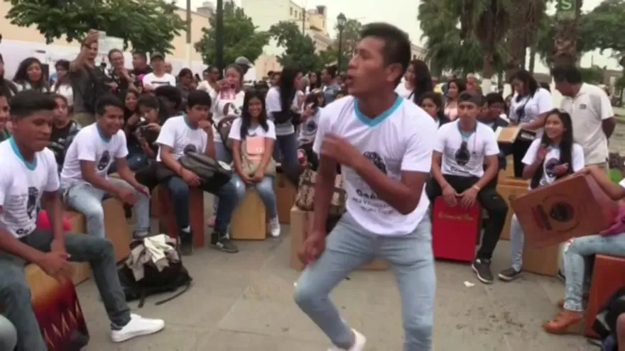 El cajón peruano celebra 40 años de revolucionar el flamenco junto a Paco de Lucía