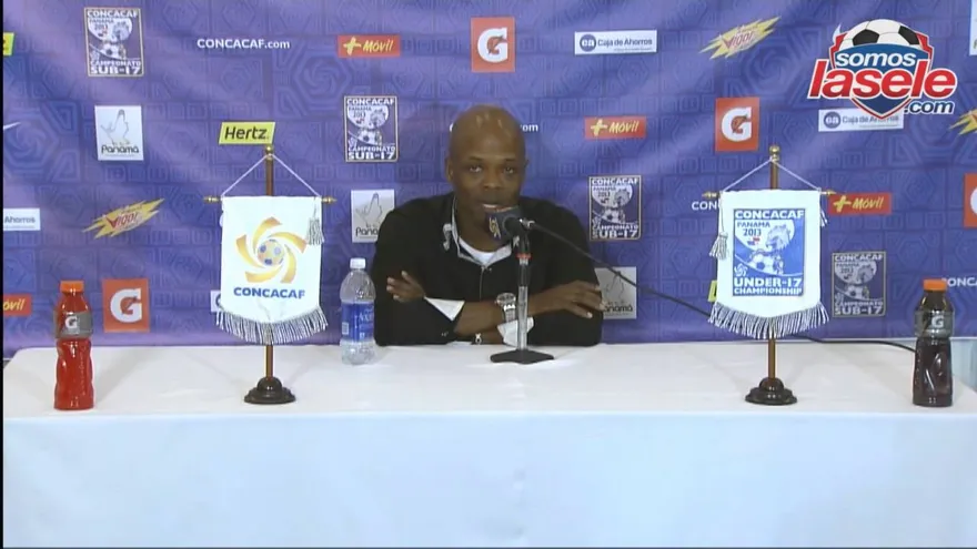 Rueda de Prensa Jorge Dely brinda declaraciones