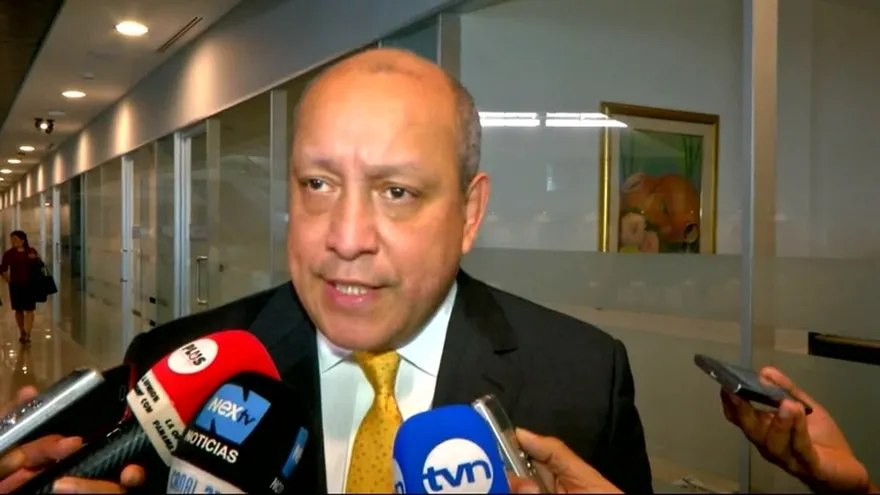 El diputado Crispiano Adames habla sobre la propuesta de elevar a Ley de la República a la figura de oficiales de seguridad.