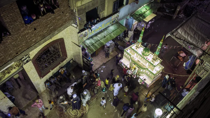 Vista general de la celebración del Ramadán en la calle al-Baragel, en el Cairo (Egipto)