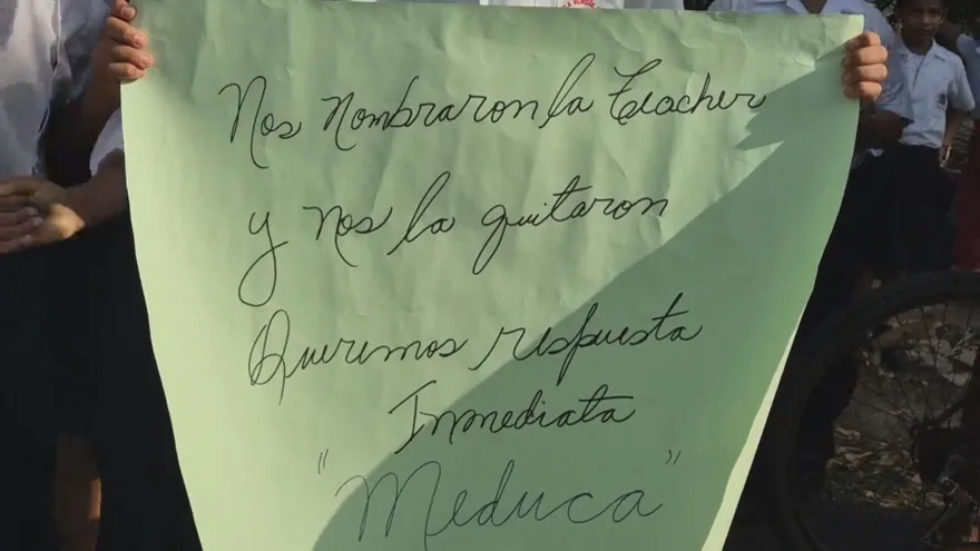 Estudiantes de Los Olivos en Los Santos exigen nombramiento de maestra de inglés