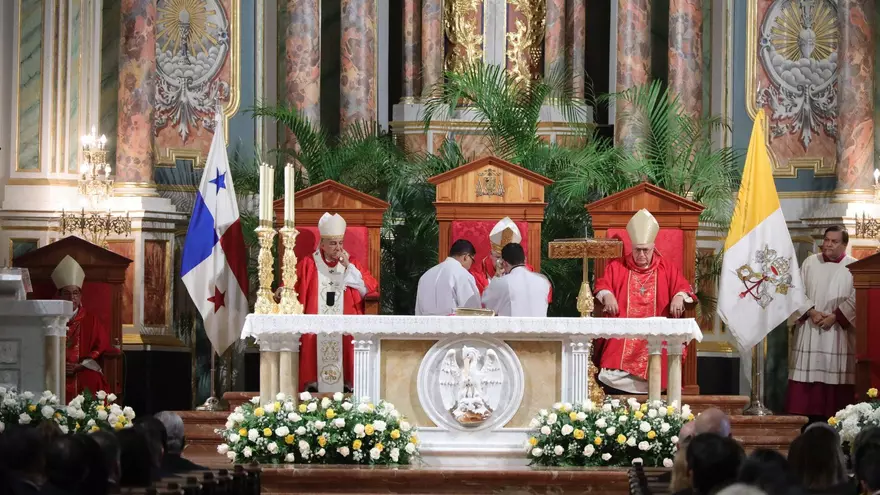La misa se realizó en la catedral basílica Santa María la Antigua