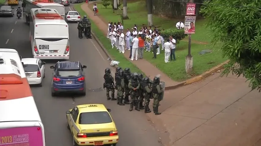Técnicos de enfermería se van a paro