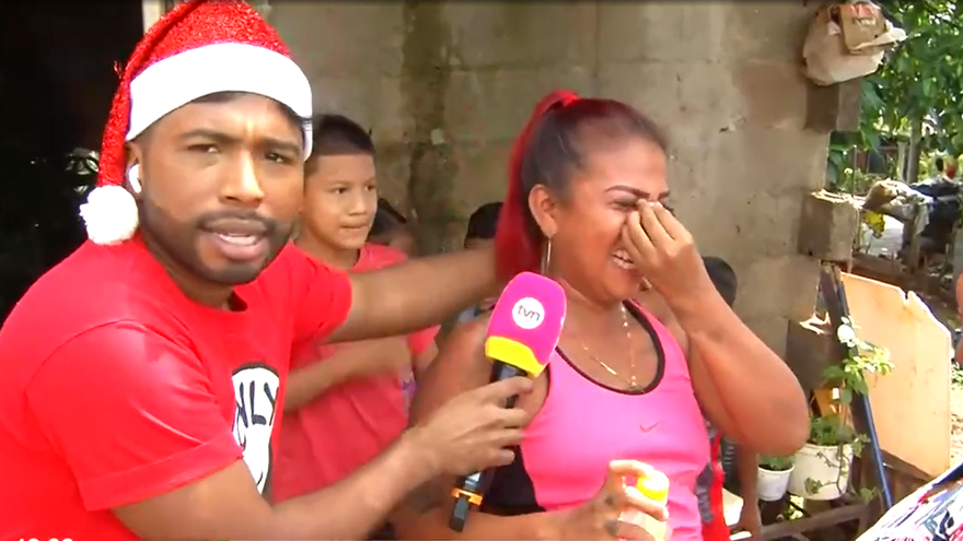 Jelou Lover, sorprendida al recibir un regalo del Cholly