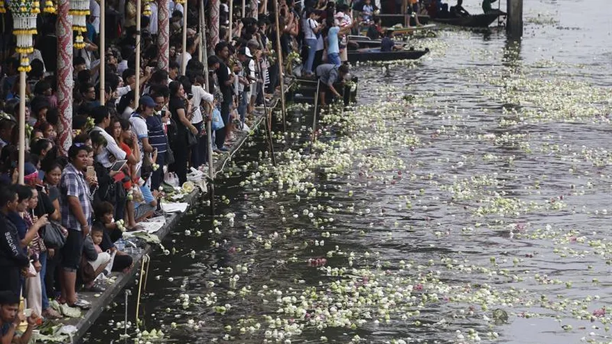 Tailandeses celebran el Festival de la Flor de Loto