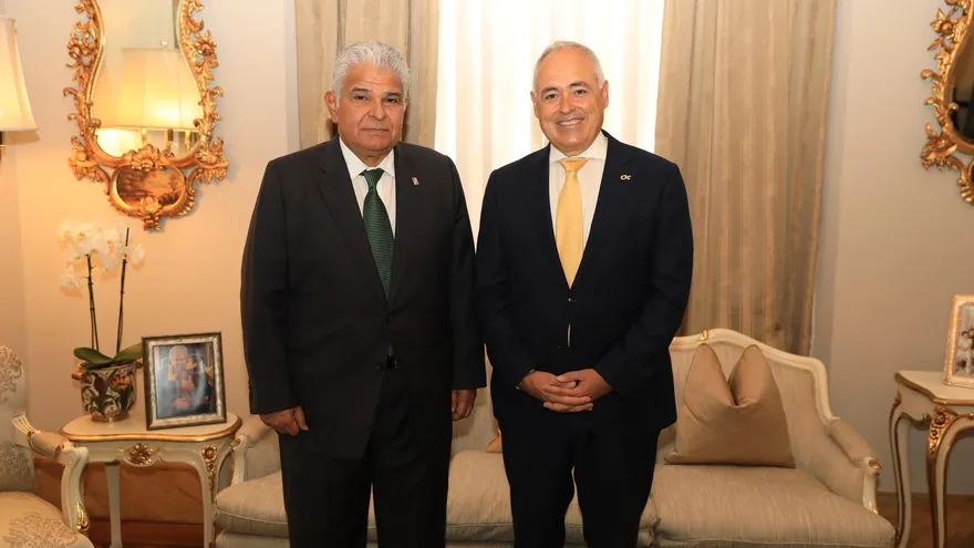 l presidente de la República, José Raúl Mulino junto al presidente del Georgia Institute of Technology (Georgia Tech), Ángel Cabrera