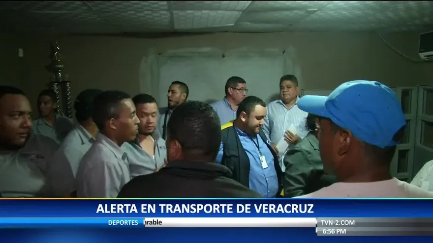 Protestan conductores de buses en Veracruz