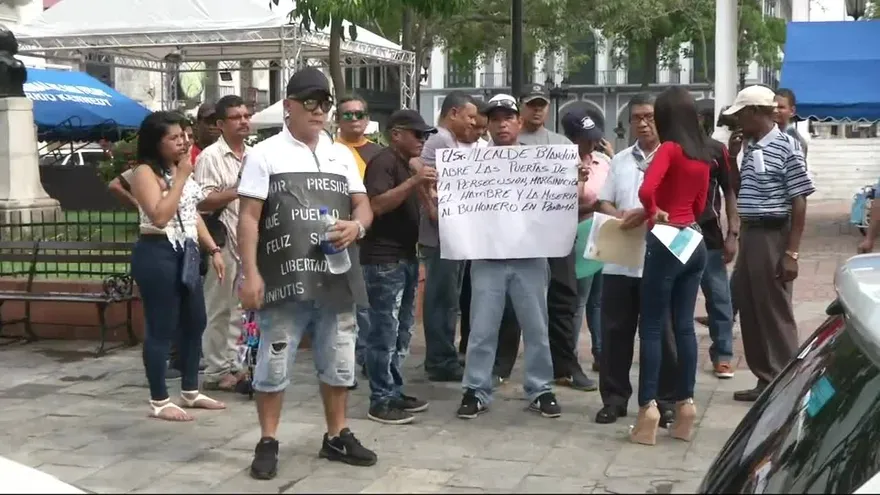 Buhoneros de Calidonia marchan hacia la Presidencia