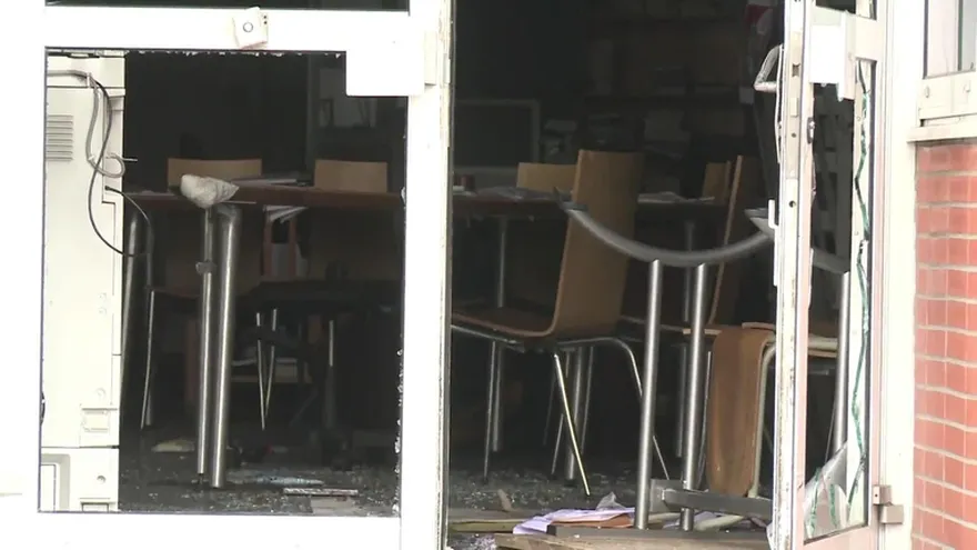 Más de 100.000 personas salen a la calle en Francia por atentado contra Charlie Hebdo