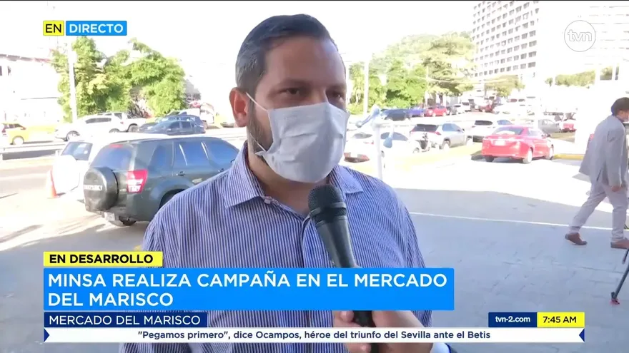 El Minsa entrega mascarillas y hace docencia en el Mercado de Mariscos
