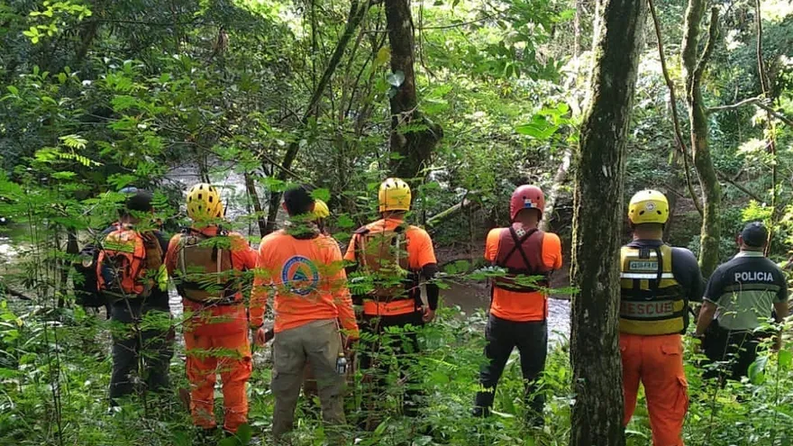 Personal del Sinaproc durante la búsqueda