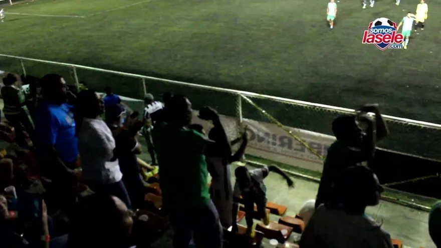 Lo que le cantó la barra del Alianza a la Albinegra