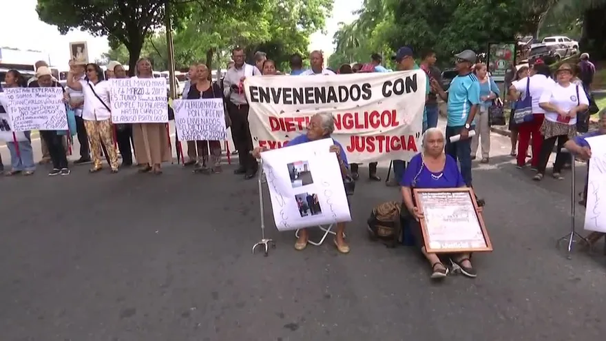 Afectados por el dietilenglicol cierran la vía Transístmica