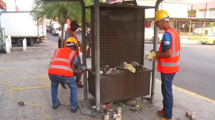 Alcaldía remueve más de 50 quioscos desocupados en Calidonia