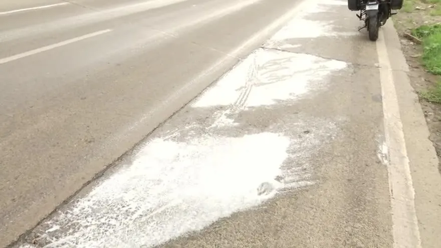 Tranque en la vía Centenario por accidente y derrame de aceite