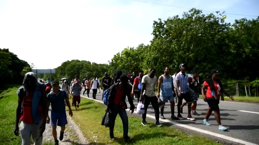 Caravana migrante avanza en el sur de México