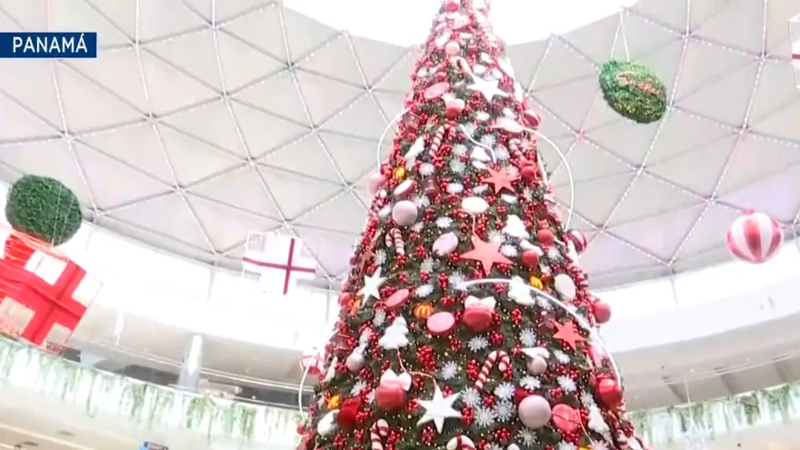 Gran cantidad de compradores en centros comerciales de la capital