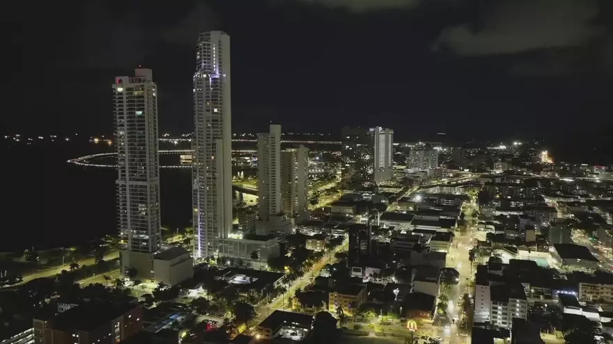 Ciudad de Panamá de noche, no correspondiente a la noticia. Foto ilustrativa