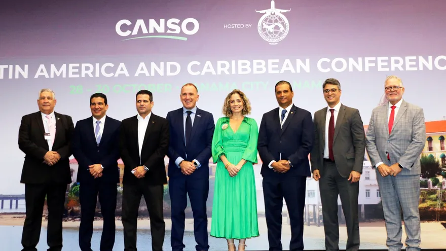 Autoridades del sector público y privado que participaron en la inaguración del evento