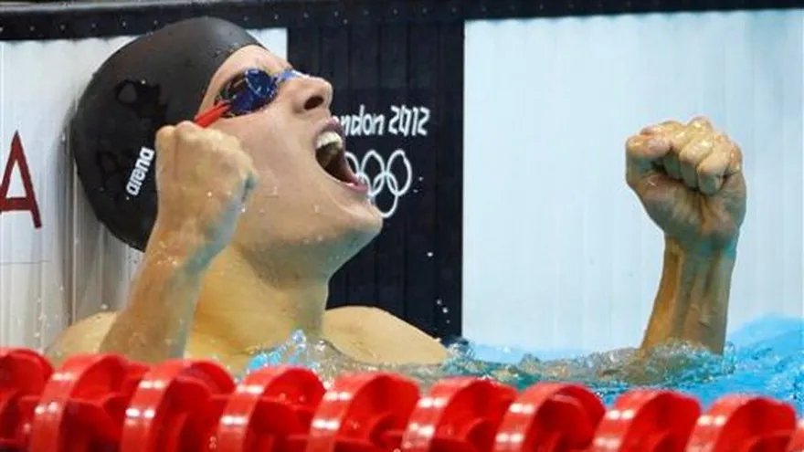 Gyurta impone nueva marca en los 200 pecho