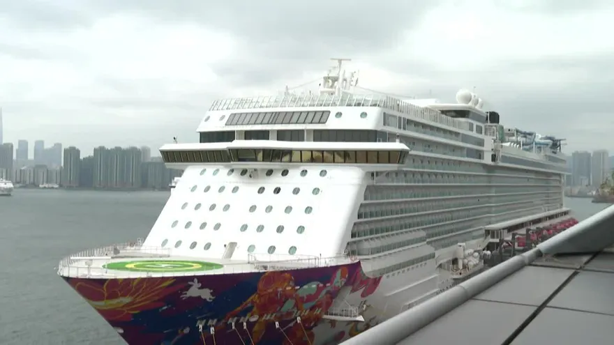 Bajo cuarentena prolongada 3.700 personas a bordo de un crucero en Japón