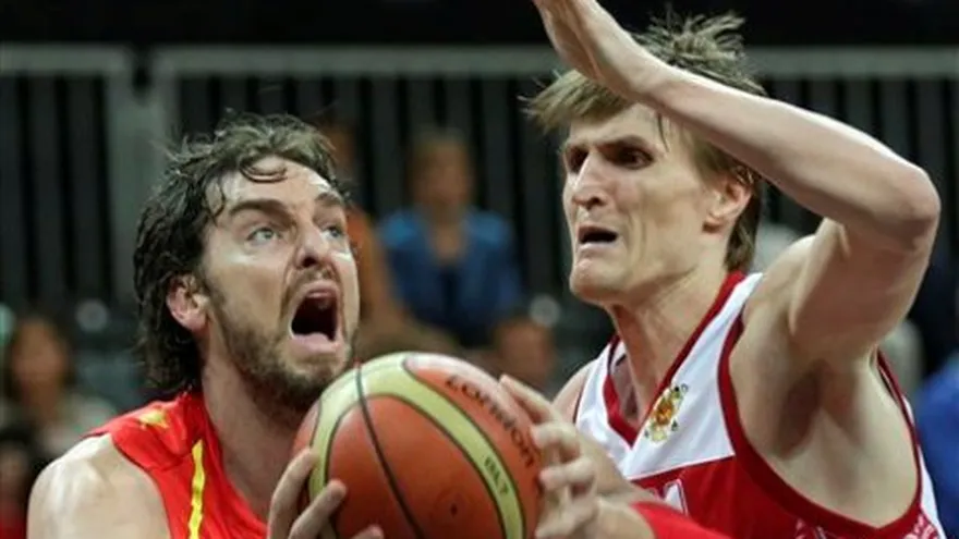 Rusia le quita invicto a España en baloncesto