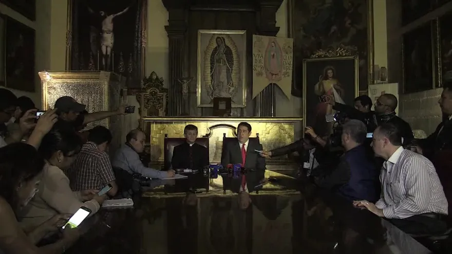 Apuñalan a sacerdote en misa en Catedral de la Ciudad de México