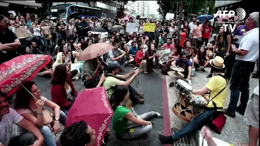 Protesta en Río por desastre en minera Samarco