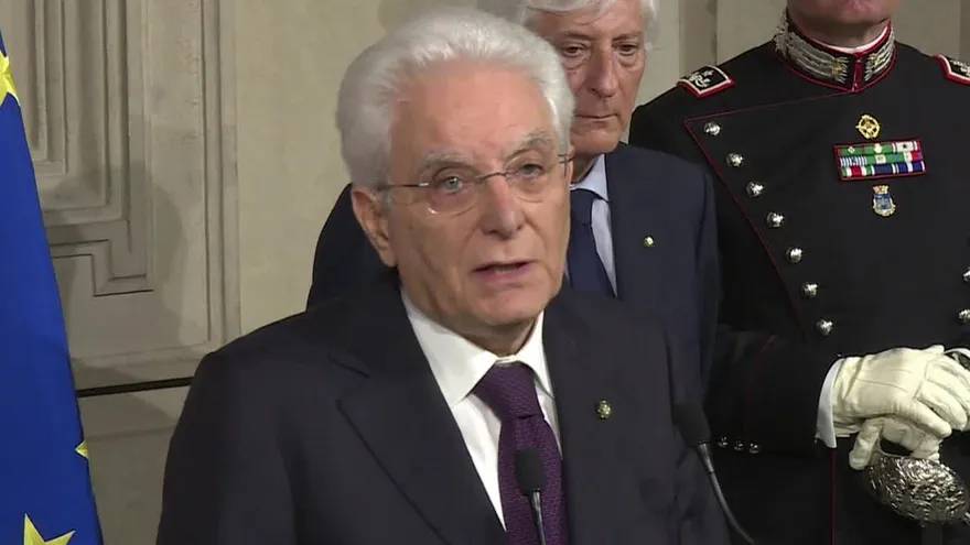 Italia cae en una crisis política sin precedentes