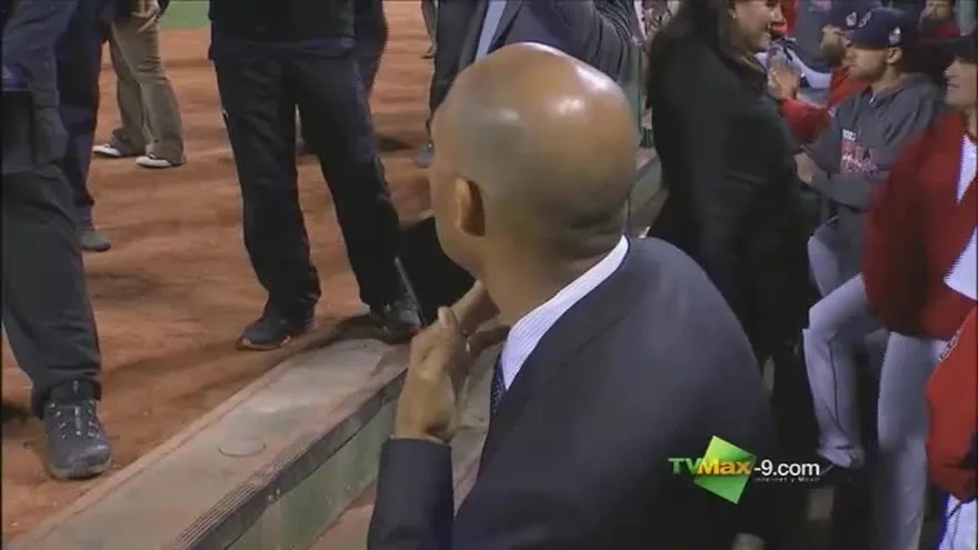 Mariano Rivera hizo lanzamiento de honor en la Serie Mundial