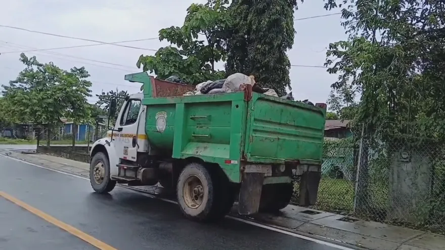 Panama residents clean canals to reduce flood risk in Changuinola