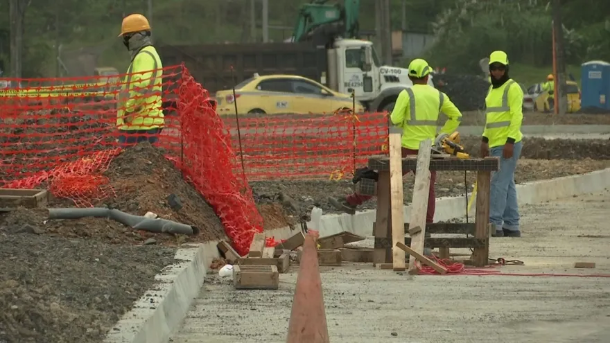 Atrasos en ampliación de la Transístmica provocan tranques de hasta dos horas.