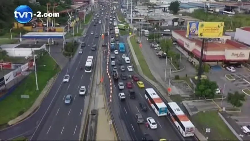 Tranque producido por las obras de la línea 2 del Metro