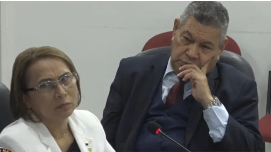 Los magistrados Nelly González y Carlos Ayala, del Tribunal Administrativo de la Función Pública.