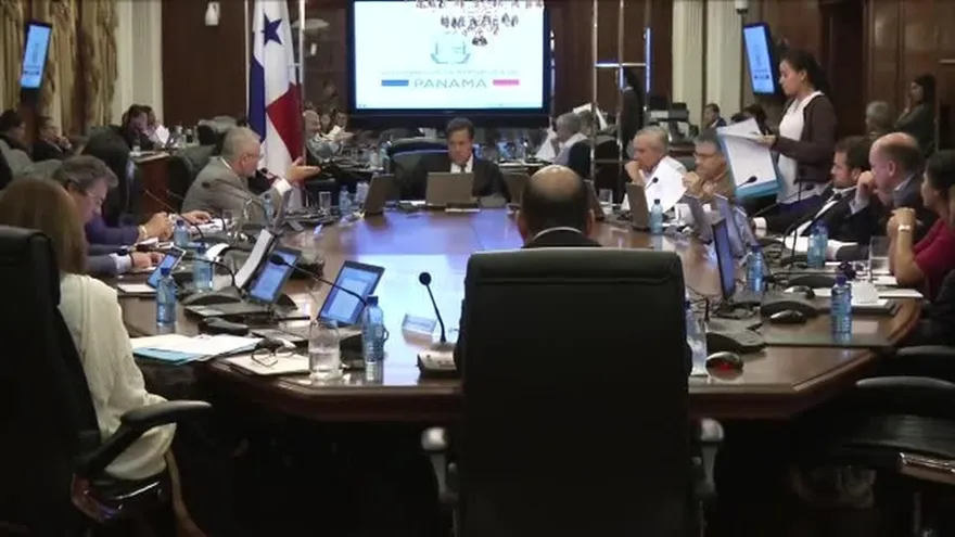 Analizan paquete de reformas para ley de contrataciones