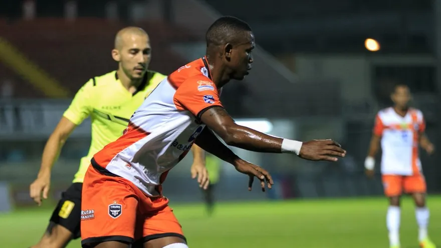 Tauro doblegó al Santa Gema en el 'Muquita'