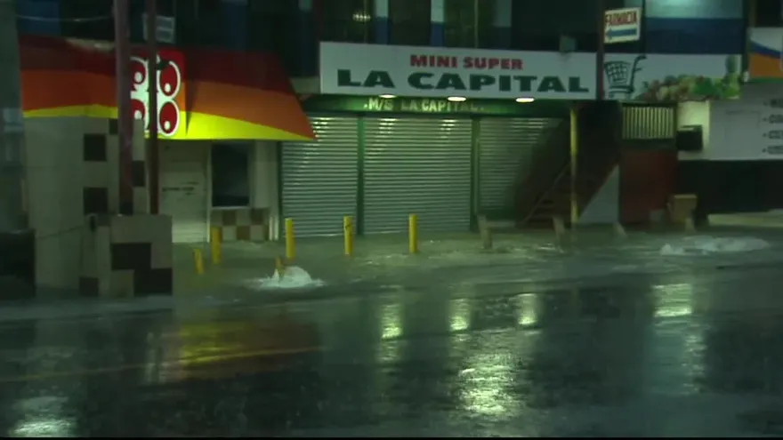 Colapsa tubería en Santa Librada