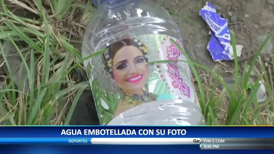 Katleen Levy reparte botellas de agua y genera polémica