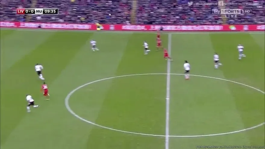 Rooney dio el triunfo al Manchester United ante el Liverpool