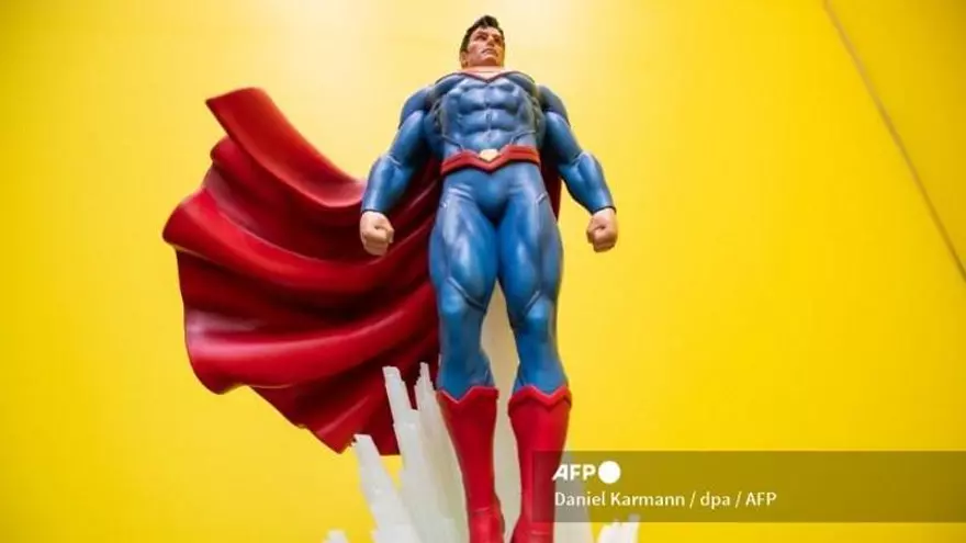 Foto ilustrativa de una estatua de resina de Superman