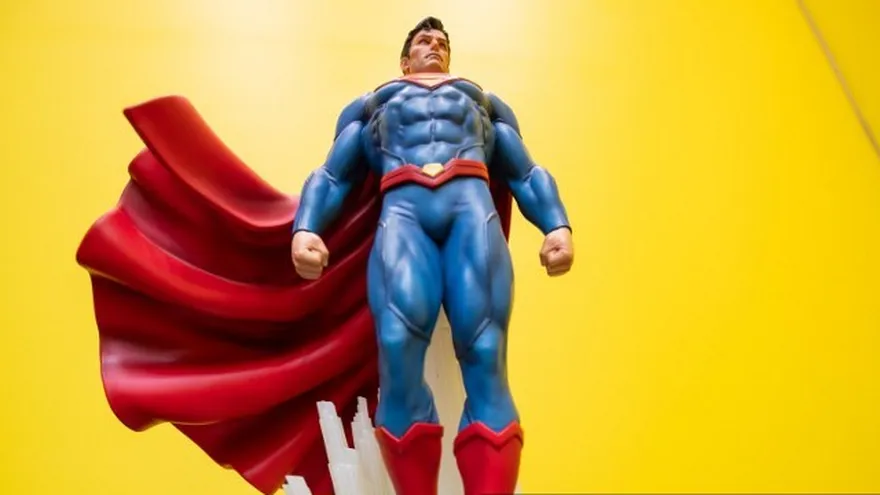 Foto ilustrativa de una estatua de resina de Superman