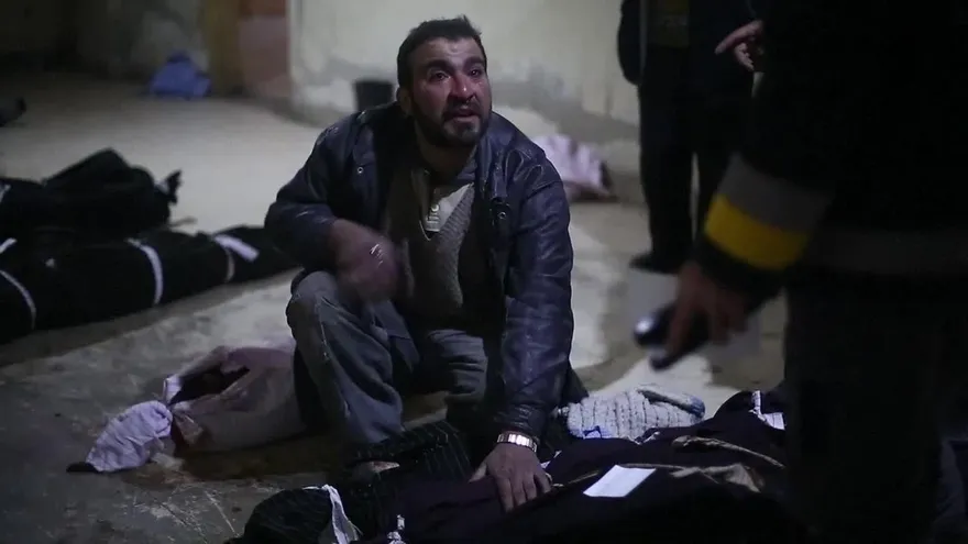 Cien civiles muertos en un día de bombardeos sirios